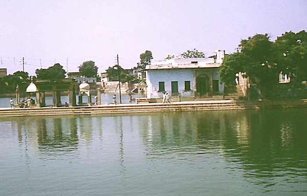 radha-kunda-3