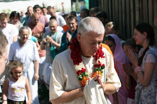 ЕМ Чайтанья Чандра Чаран Прабху, Проповедь равна отречению