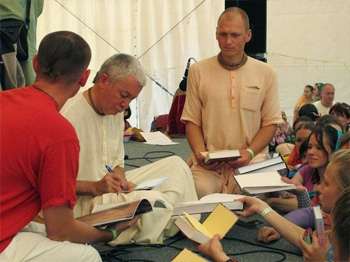 ЕМ Чайтанья Чандра Чаран Прабху, интервью о марафоне Шрилы Прабхупады, ноябрь, 2011