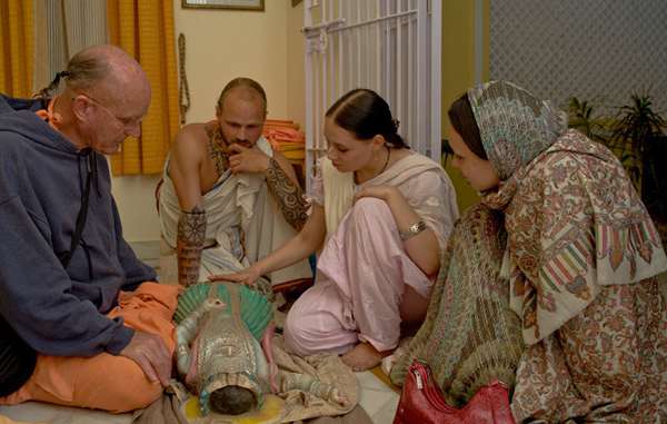 ЕС Индрадьюмна Свами, Ямуна деви, дочь бога Солнца