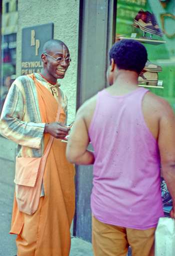 ЕС Бхакти Тиртха Свами: Кришна, не бросай меня!