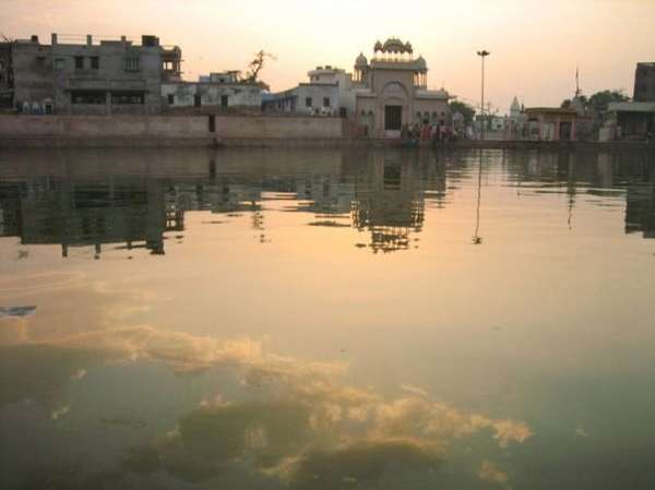 Шри Шри Радха-Шьяма Кунда