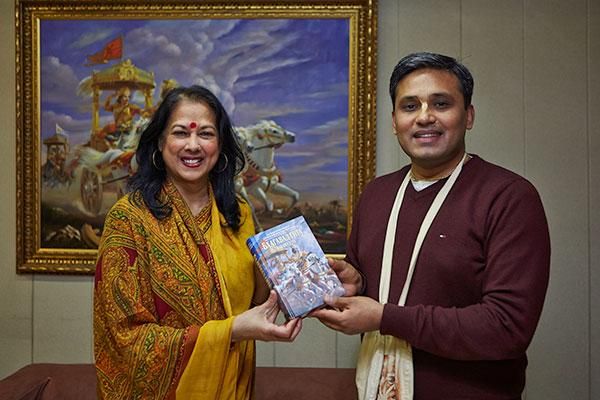 mavrikius-ambassador-glorifies-bhagavad-gita