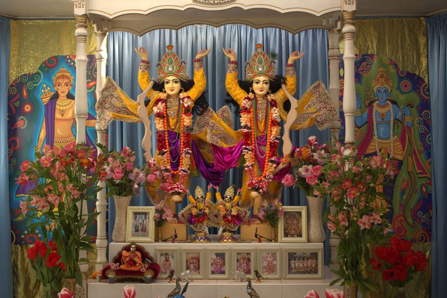 Шрі Шрі Нітай-Ѓаурахарі, божества в храмі ISKCON Запріжжя